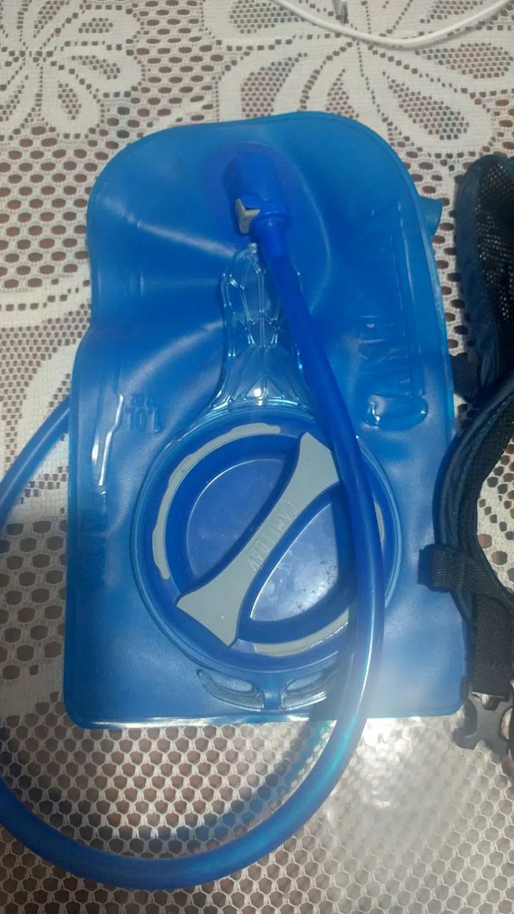 Mochila de hidratação camelbak 1,5L semi nova  - Foto 3