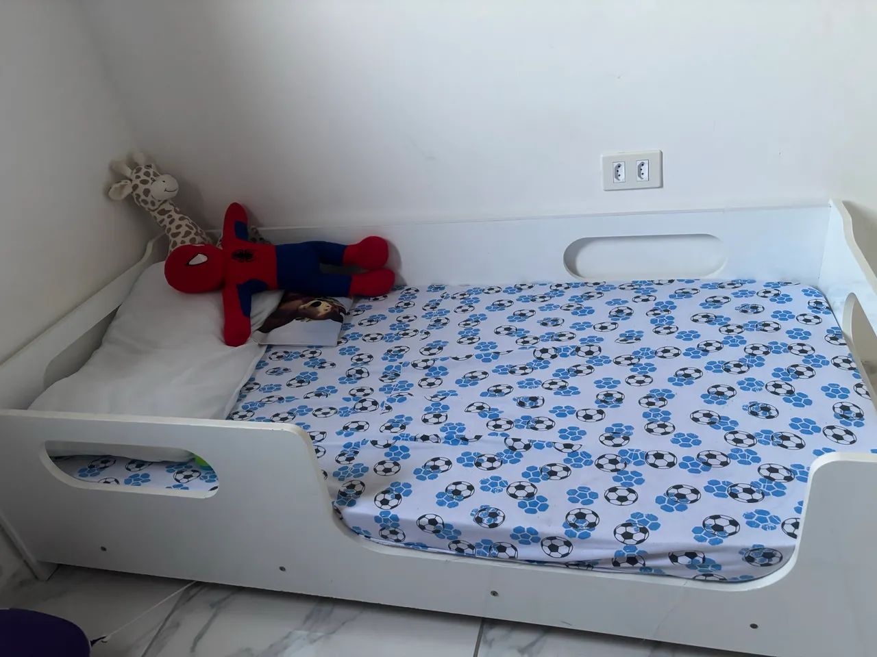 Cama, colchão e cômoda  - Foto 2