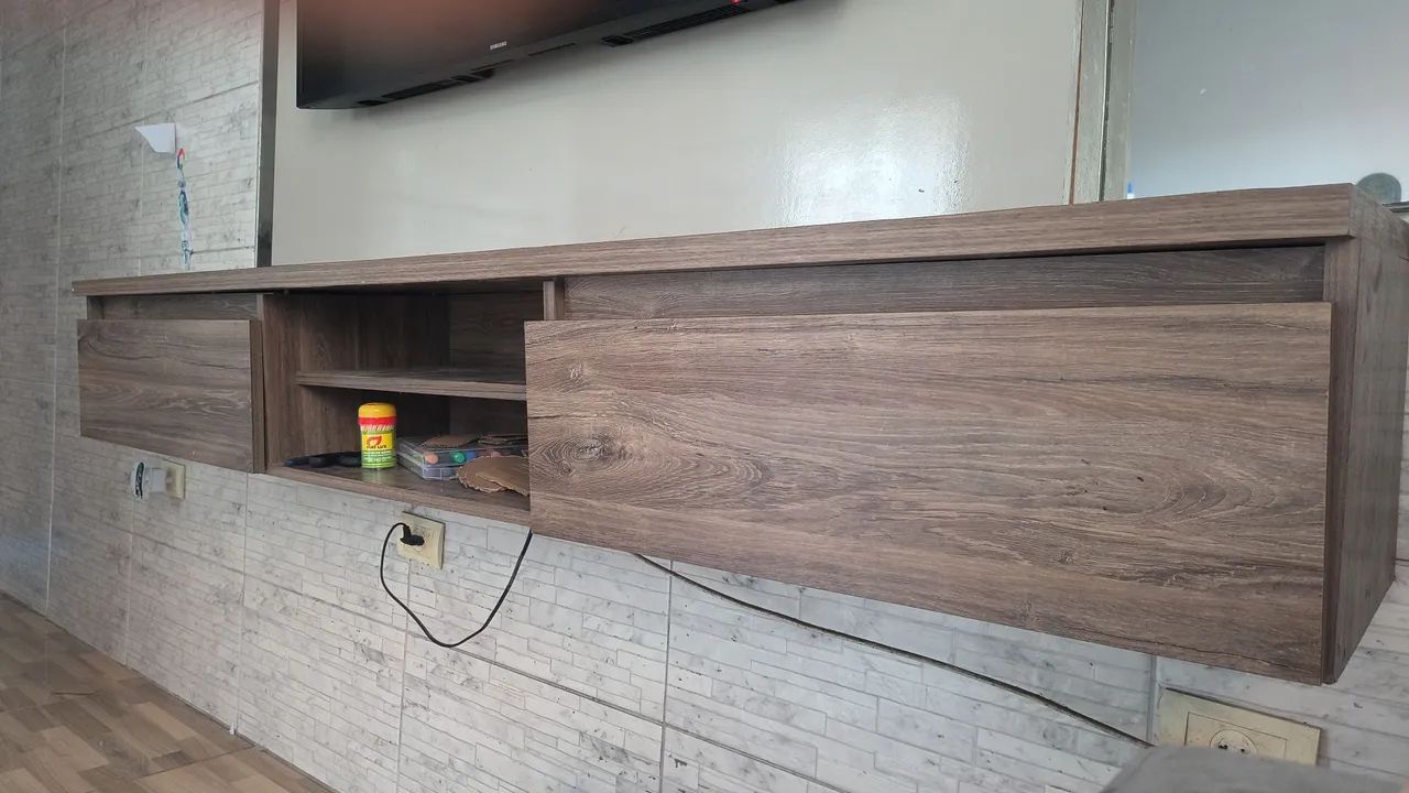 Vendo rack suspenso 1,80x30 +painel para tv até 43 polegadas. 1,80x1,15