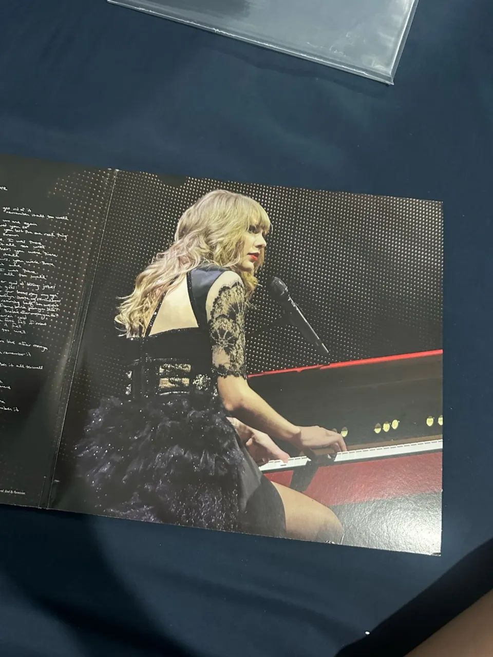VINIL TAYLOR SWIFT - RED (TAYLOR'S VERSION - 4LP) - Foto 3