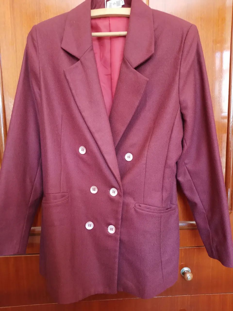 Blazer bordo de lanzinha e forrado, número 40, sem uso. - Foto 2