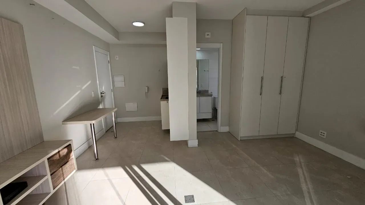 Apartamento com 1 dorm. c/ sacada e 1 vaga - Foto 4
