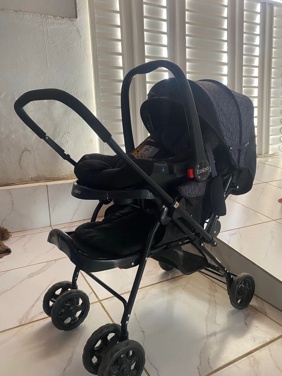 Carrinho de Bebê Cosco com Bebê Conforto - Foto 2