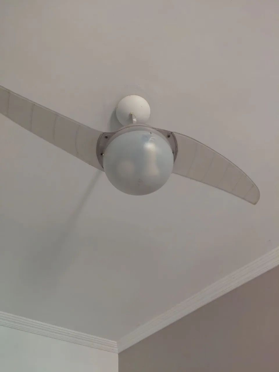 3 ventiladores de teto residencial