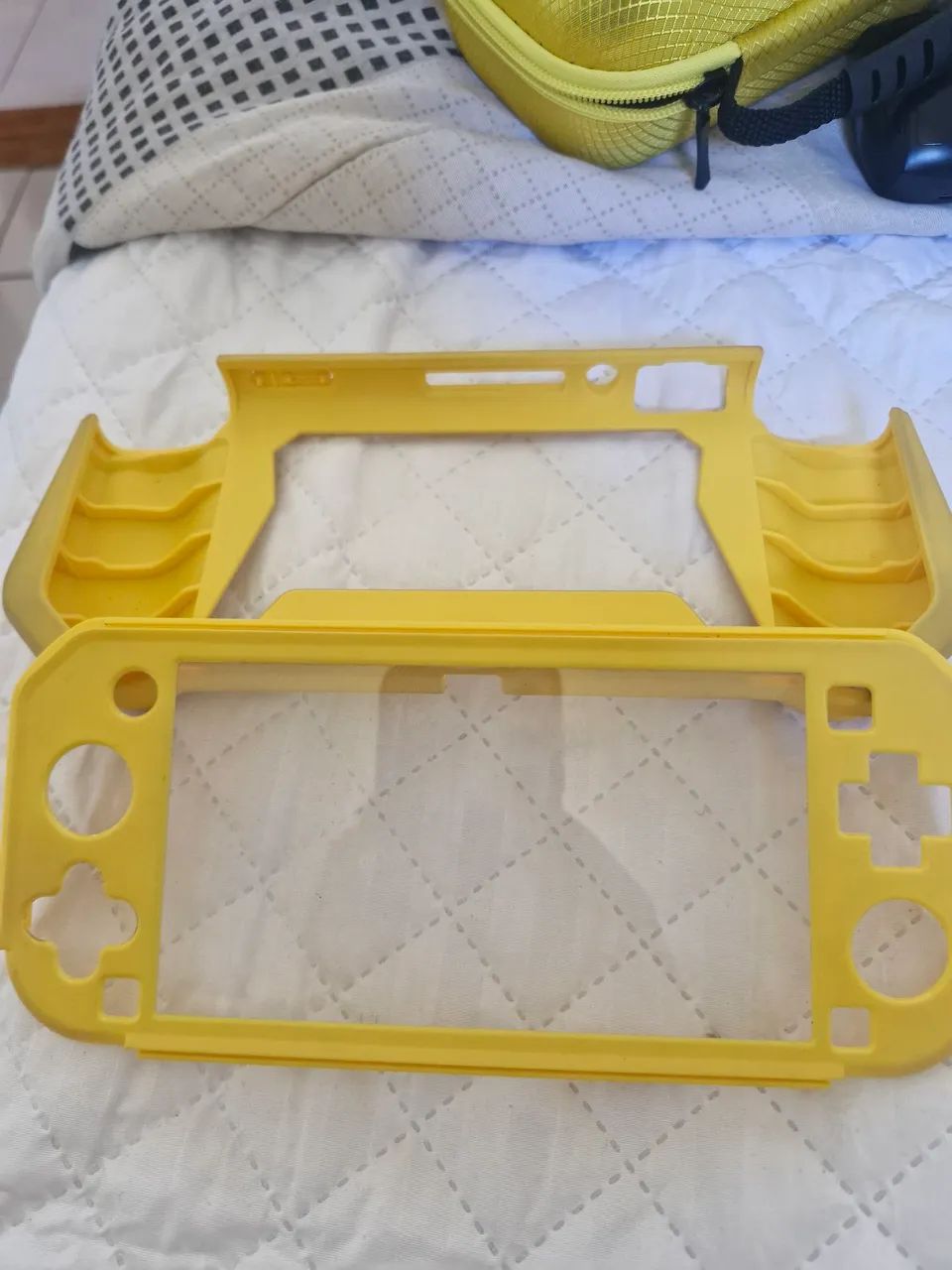 Vendo nintendo switch lite(bloqueado) + jogo - Foto 4
