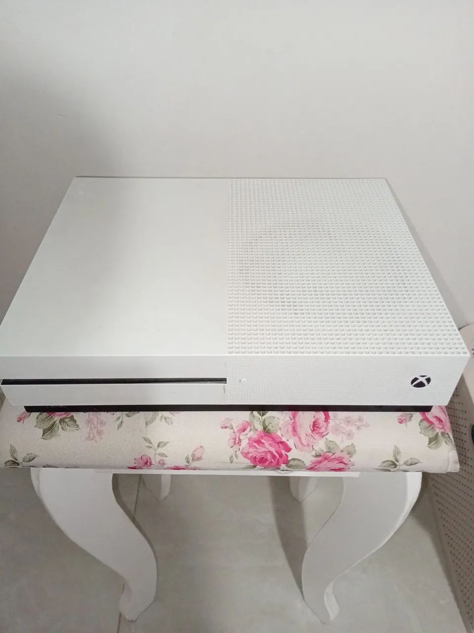 Xbox One S 1tb + 4 cds com Caixa e controle
