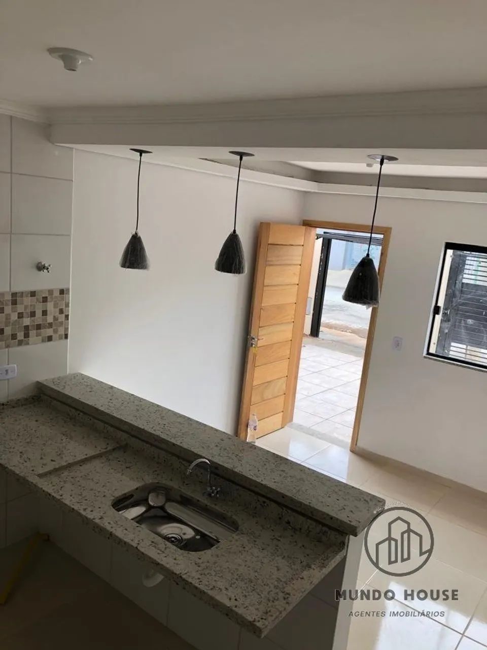 Casa com 1 quarto com amplo quintal - Foto 2