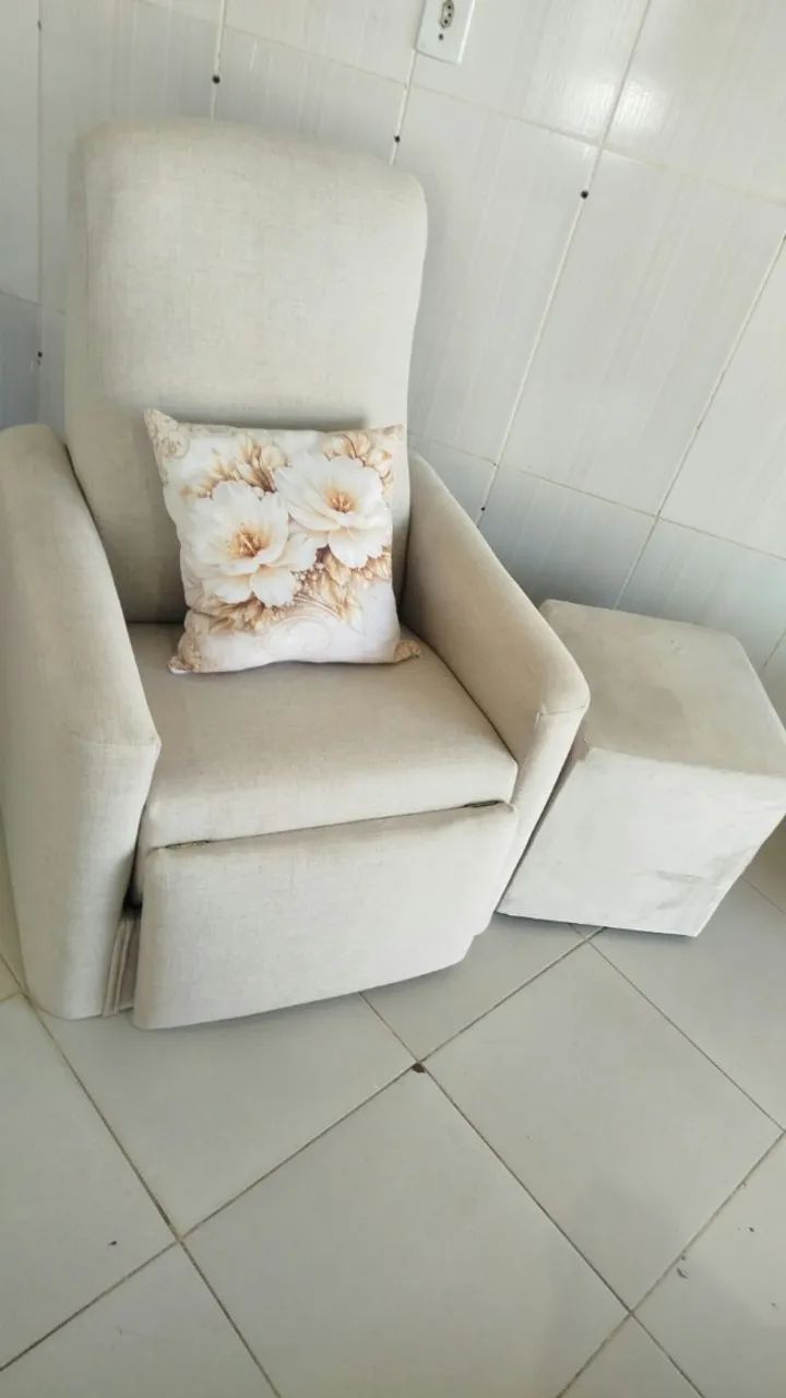 Poltrona com puff