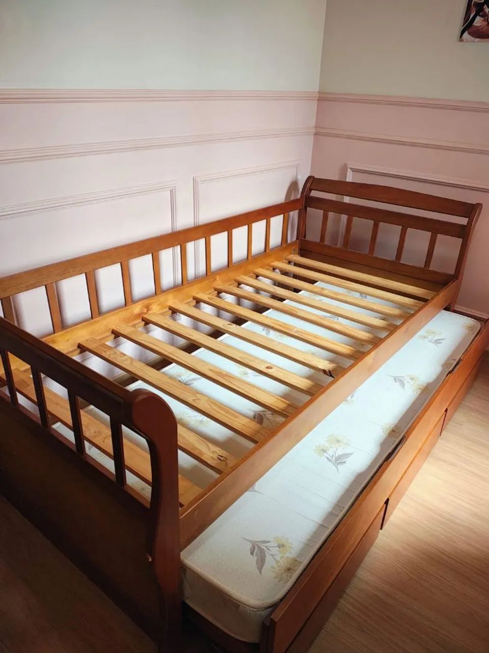 Vendo cama solteiro com cama auxiliar e gaveta - Foto 2