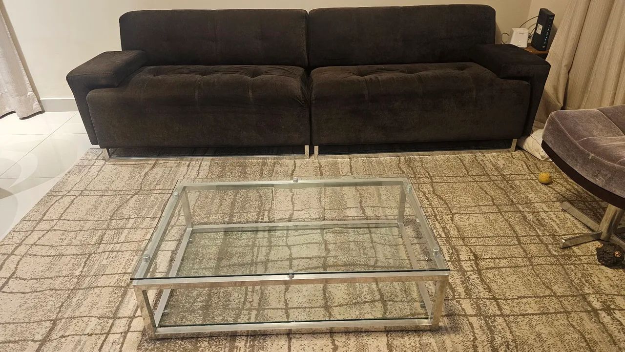 Lindo Sofá com mesa de centro 