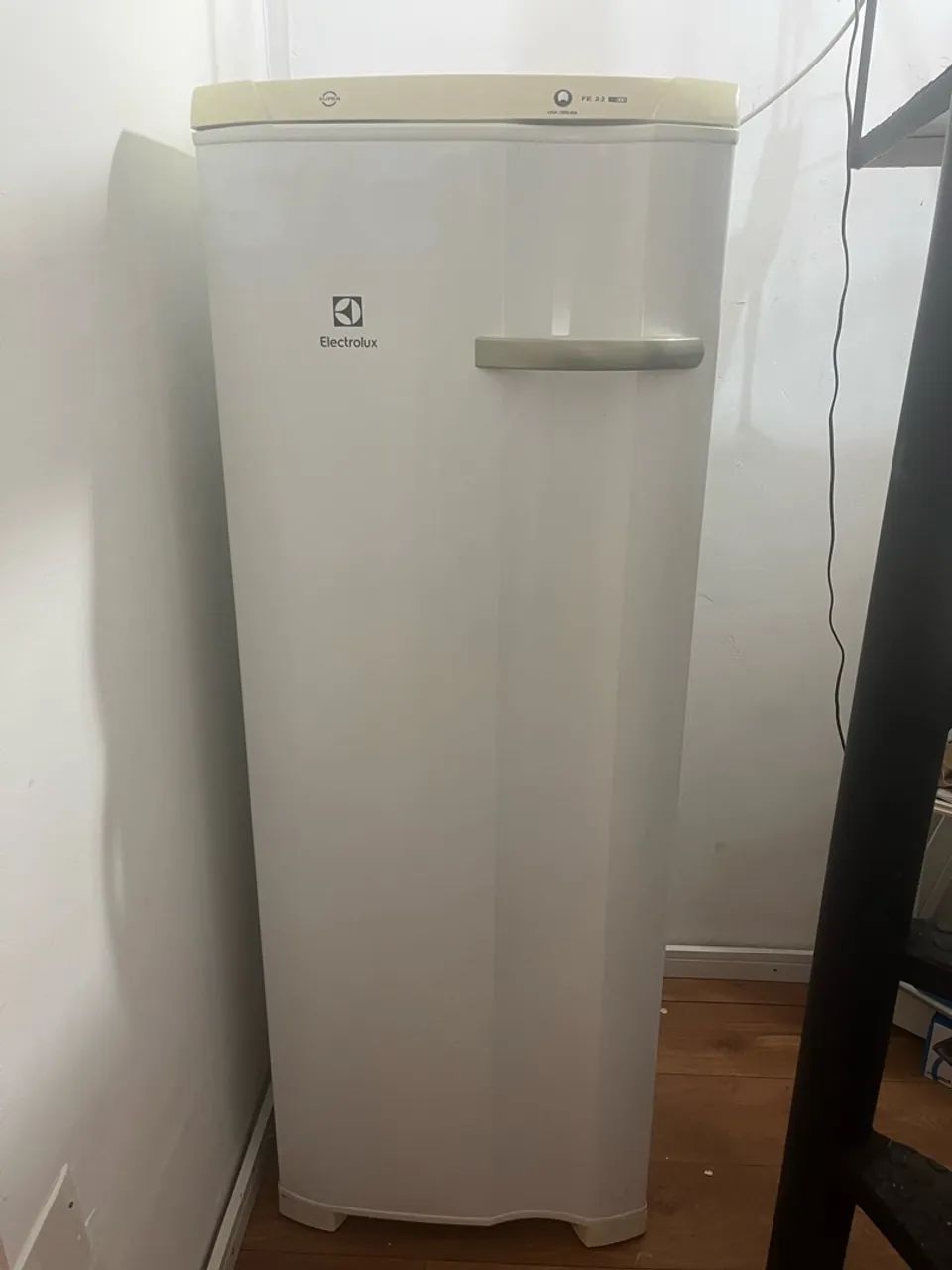 Freezer Vertical Electrolux FE22 - 215L
