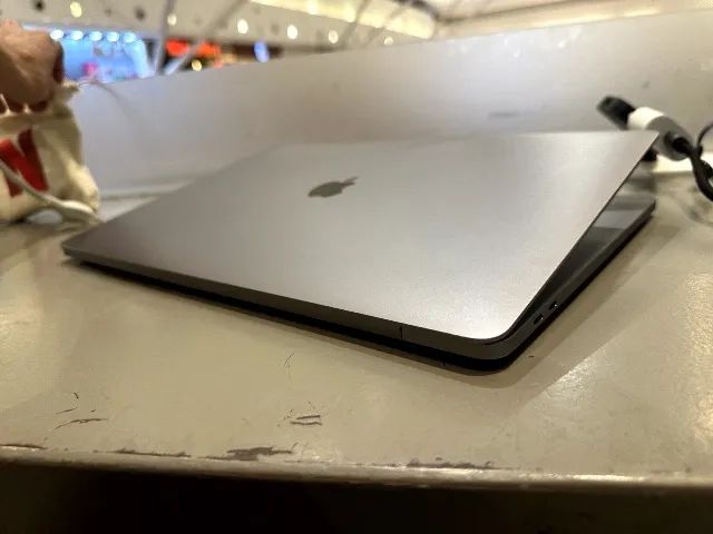 Macbook Pro 16 I7 16gb 512gb Amd Radeon Pro 4GB - Notebooks