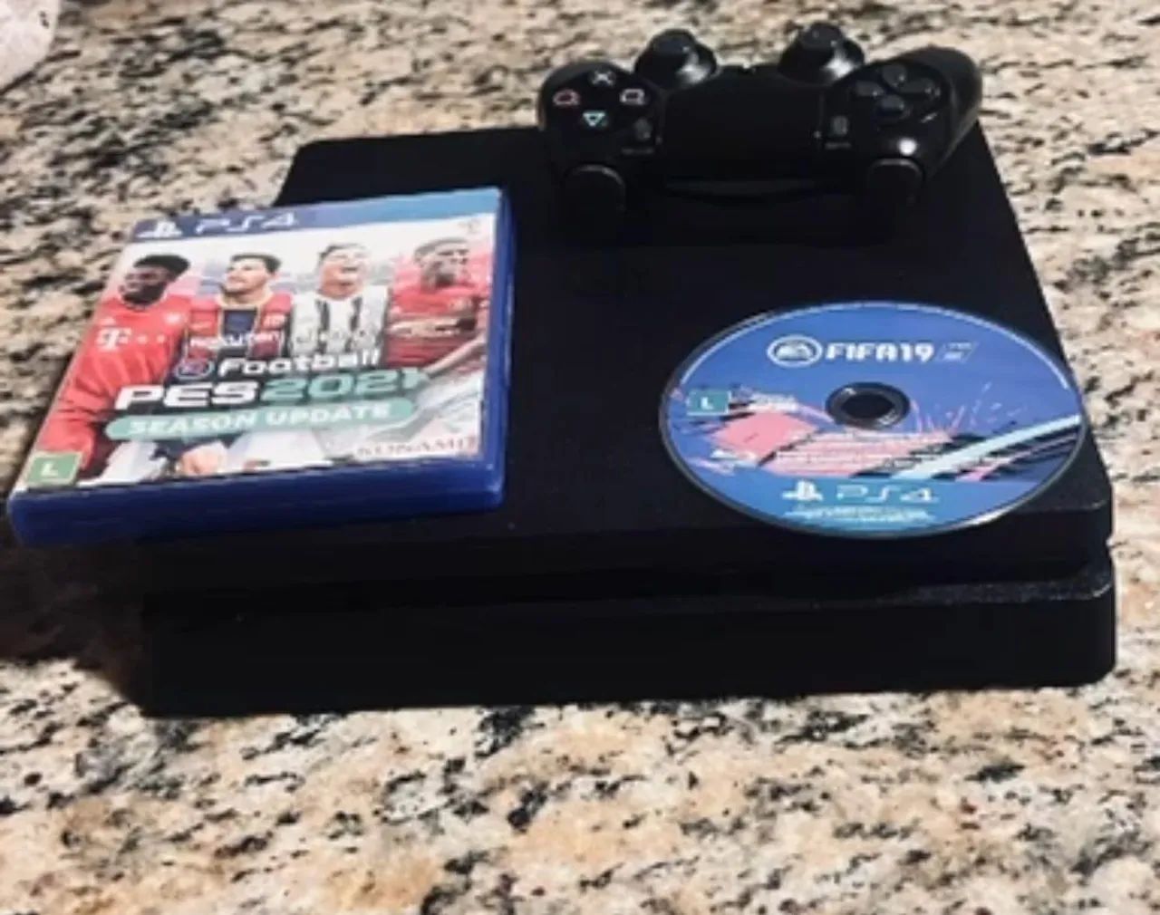 Playstation 4 slim + fifa 19 + pes 2021 - Foto 2