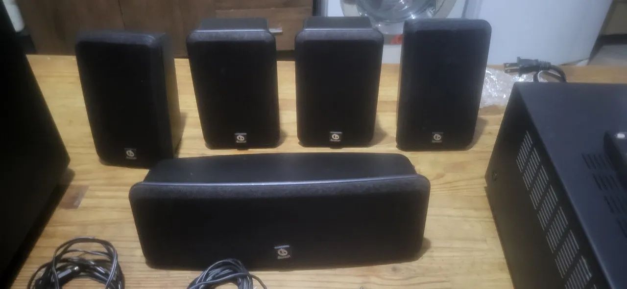 Amp Denon com 4 caixas Boston. Um subwoofer passivo 