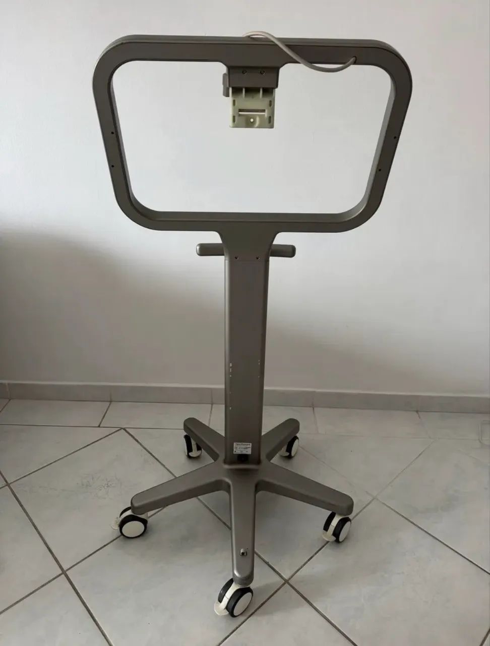 Suporte móvel para scanner intra-oral Itero com rodinhas