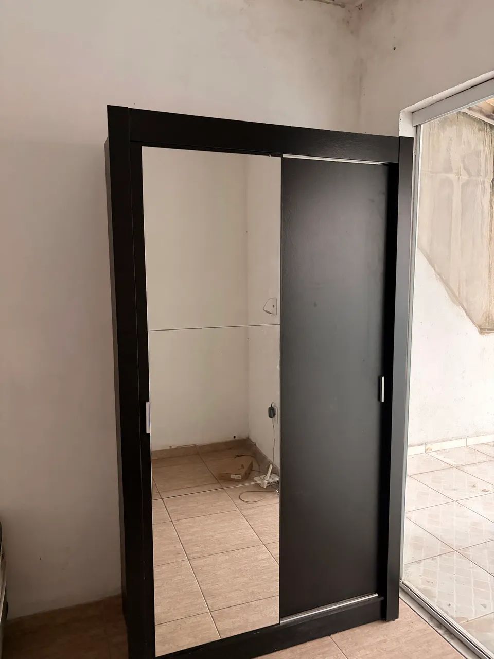 Guarda roupa de solteiro com espelho - Foto 2
