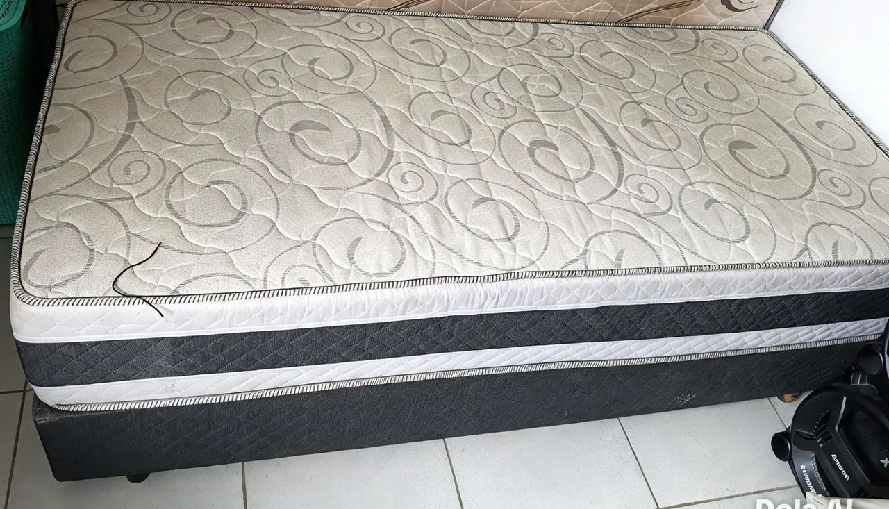 Colchão com mola ensacadas e a base