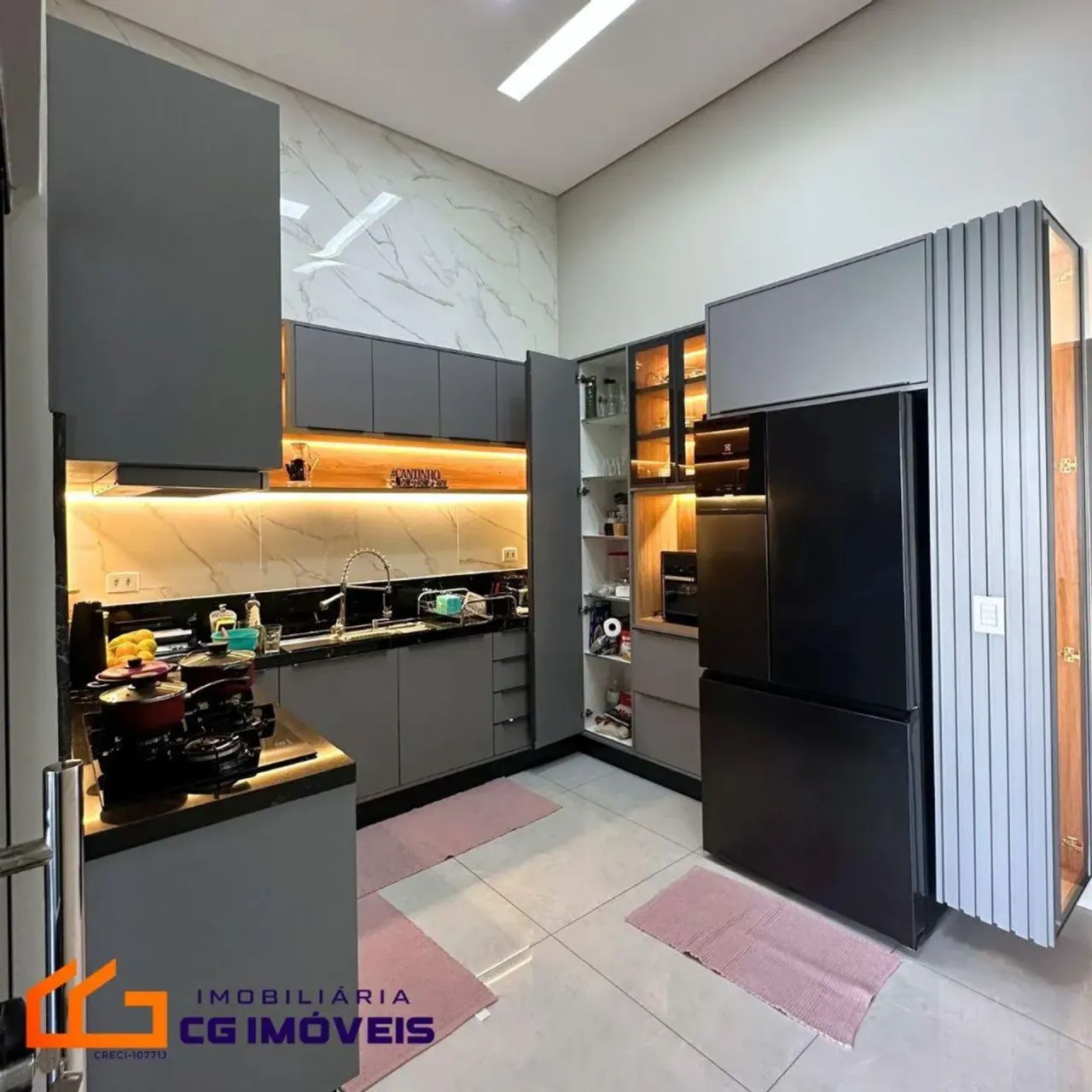 Com piscina, placa solar e planejado - Foto 5