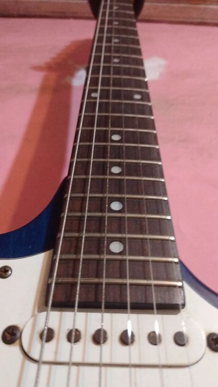 Guitarra Ibanez GRX40, troco em outra ibanez ou vendo - Foto 4