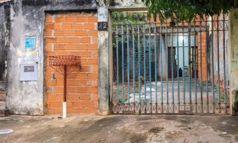 Vende-se esta  Casa
