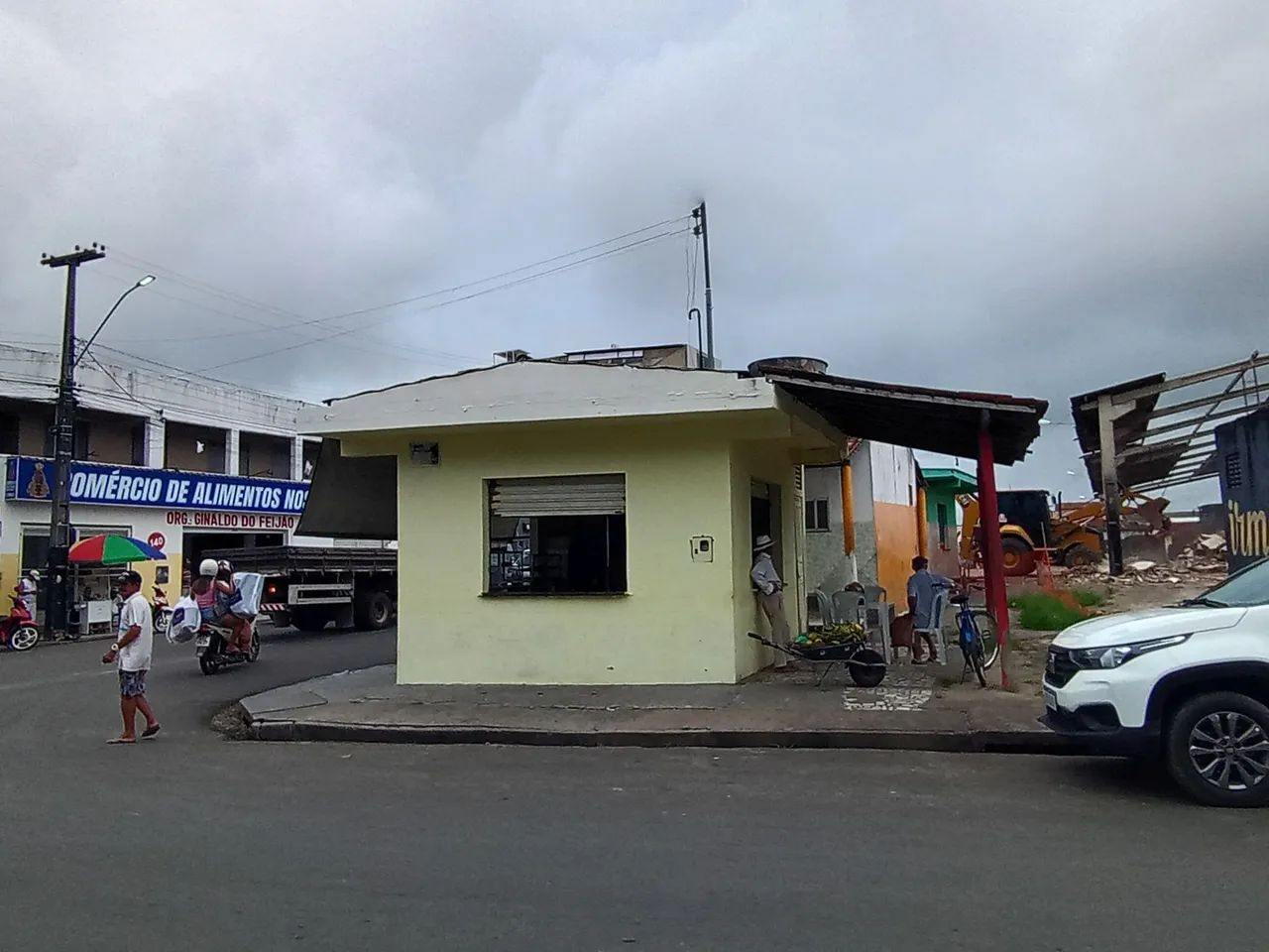 Vendo troco ponto comercial na feira de lagarto