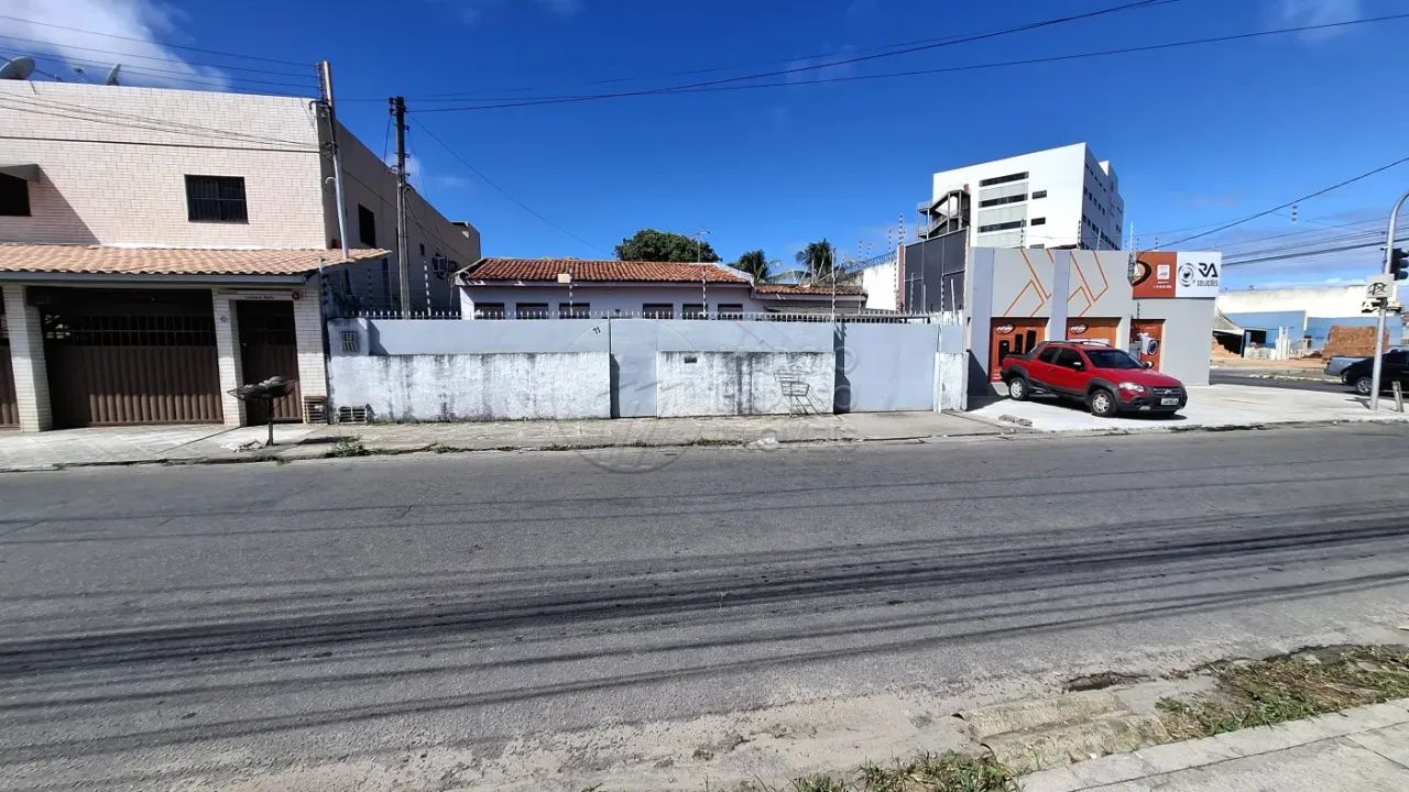 Casa Térrea com 4 Quartos e Quintal à venda no Poço