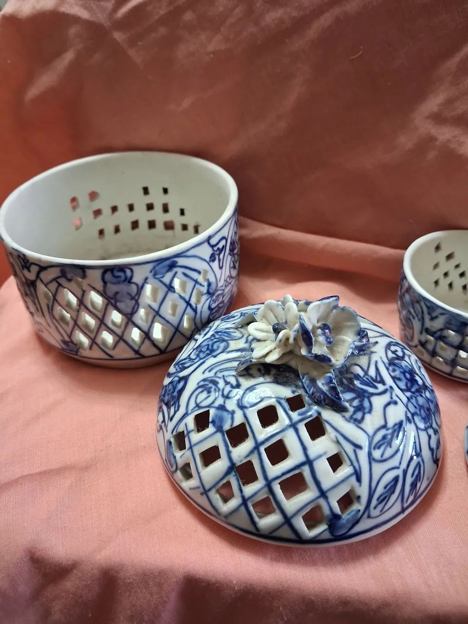 PAR DE ENFEITES ANTIGOS  DE PORCELANA  - Foto 5