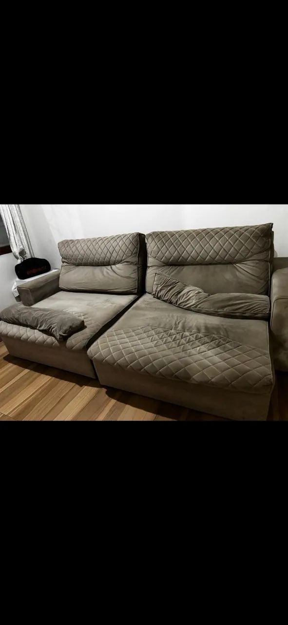 Sofá de quatro lugares com chaise