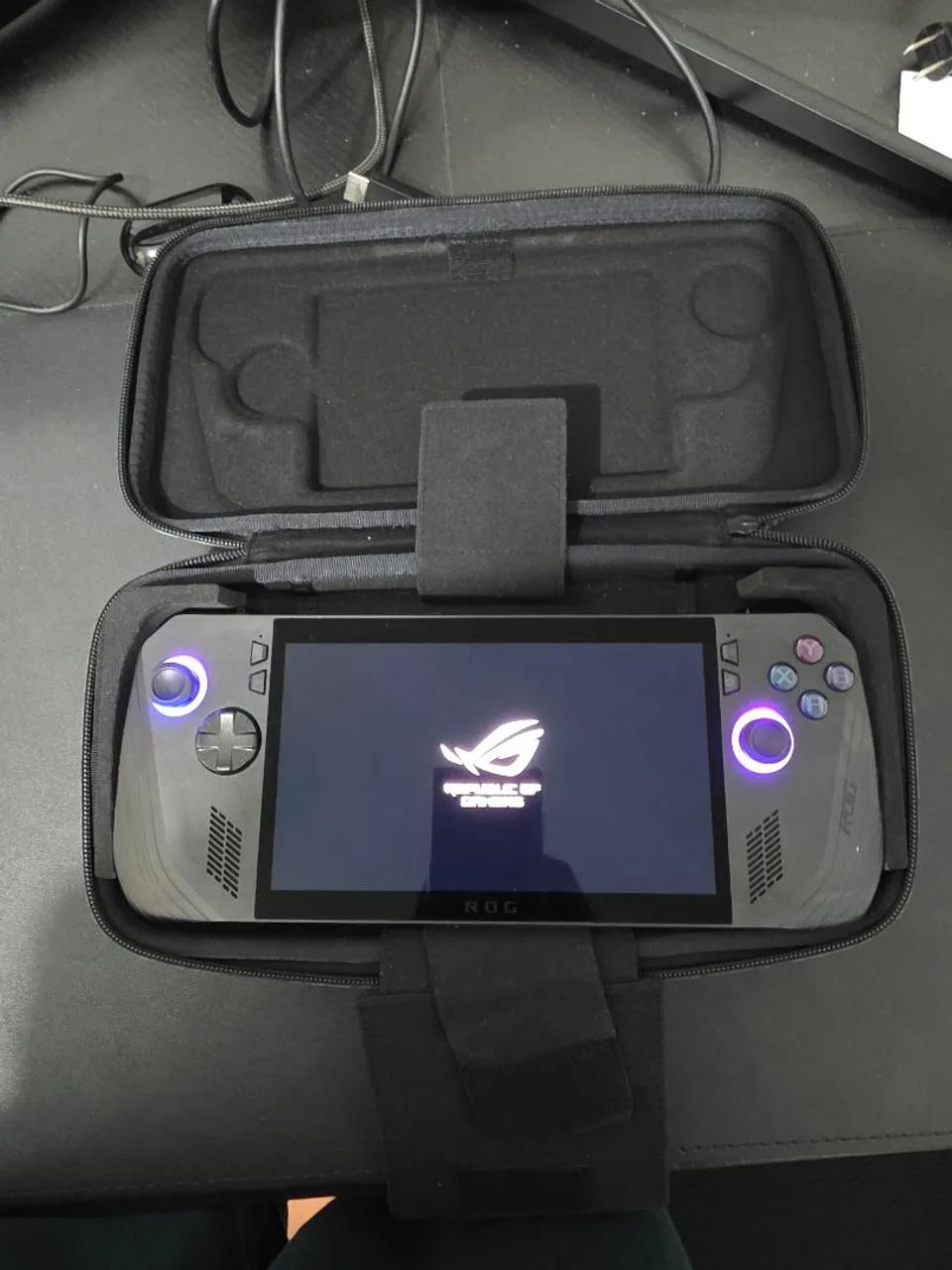 ROG Ally X com estojo de proteção e caixa