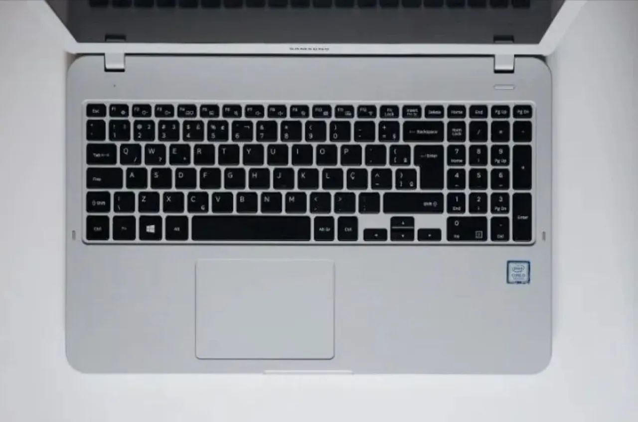 Notebook Essentials e30  - Foto 4