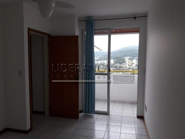 Apartamento, Serrinha, 1 dormitório, sala com sofá cama e rack, cozinha com armários, área - Foto 11