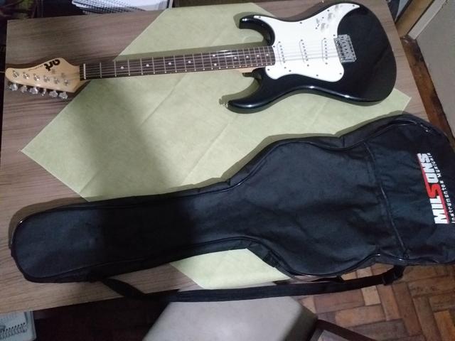 Vendo guitarra e caixa vai de brinde