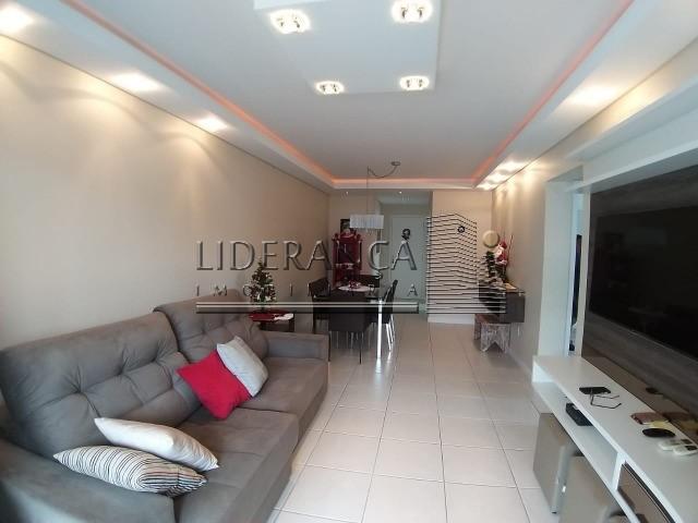 Apartamento, saco grande, 2 dormitórios, sendo 1 suíte.
