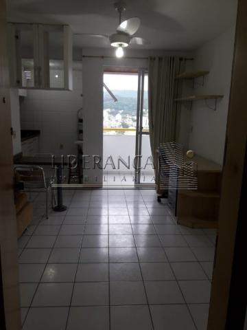 Apartamento, Serrinha, 1 dormitório, sala com sofá cama e rack, cozinha com armários, área - Foto 8