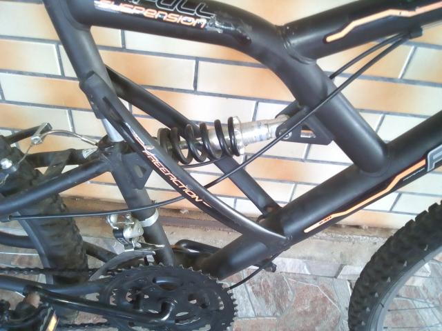 Bicicleta semi nova, com mola em excelente estado - Foto 5