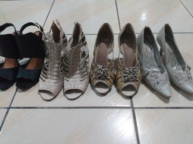 4 pares de sapato 39