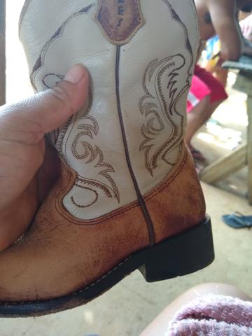 Vendo bota de couro