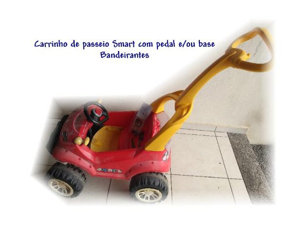 Carrinho passeio Smart com pedal/base - Bandeirantes