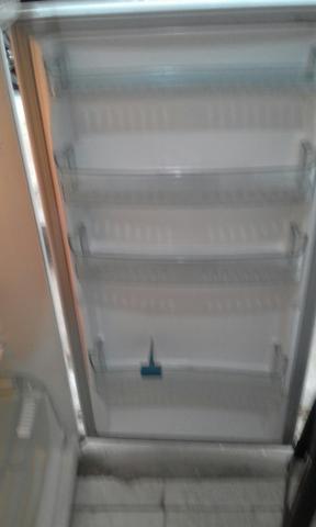 Geladeira braistemp está fuciona no perfeitamente R $750 - Foto 4
