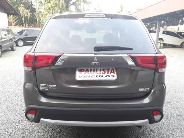 Mitsubishi Outlander 2.2 - Foto 4