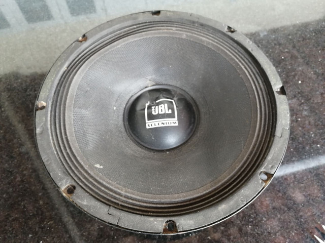 Medio JBL 10
