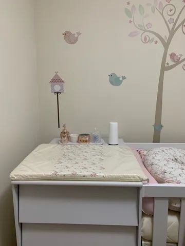 Kit enxoval de berço com almofadas, trocador, almofada de amamentar e mobili - Foto 3