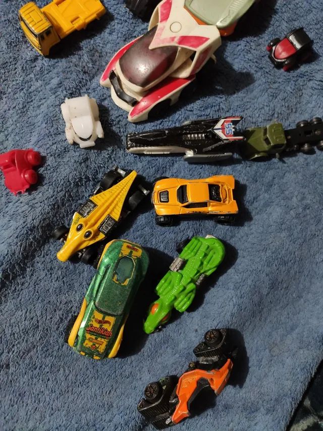 Lote de carrinhos antigos miniaturas hot wheels etc - Foto 2