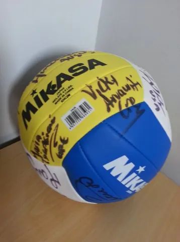 Bola de Vôlei Autografada - Foto 2