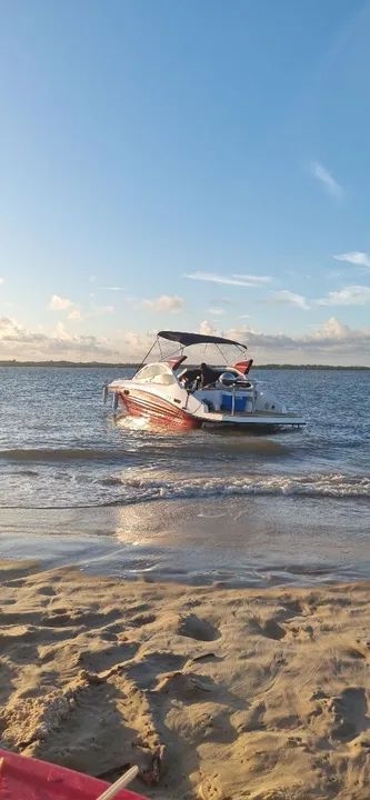 Lancha impecável para seus momentos de lazer!