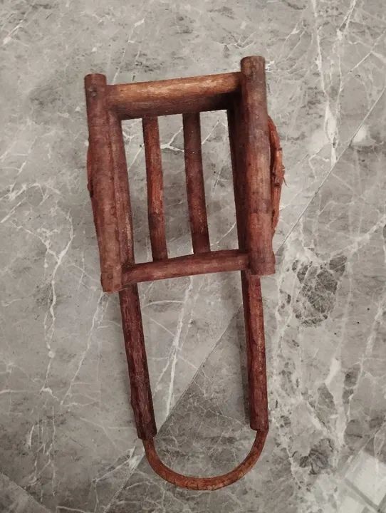 Carrinho de mão de madeira para decoração de jardim - Foto 3