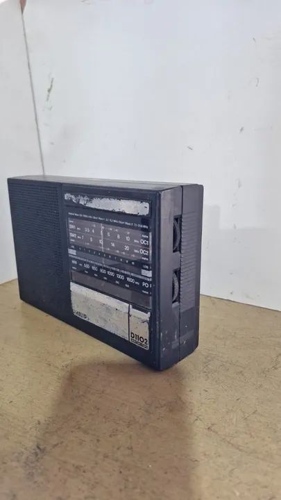 Rádio Philips médio a pilhas funcionando, somos loja 120,00 Pix - 2111 - Foto 4