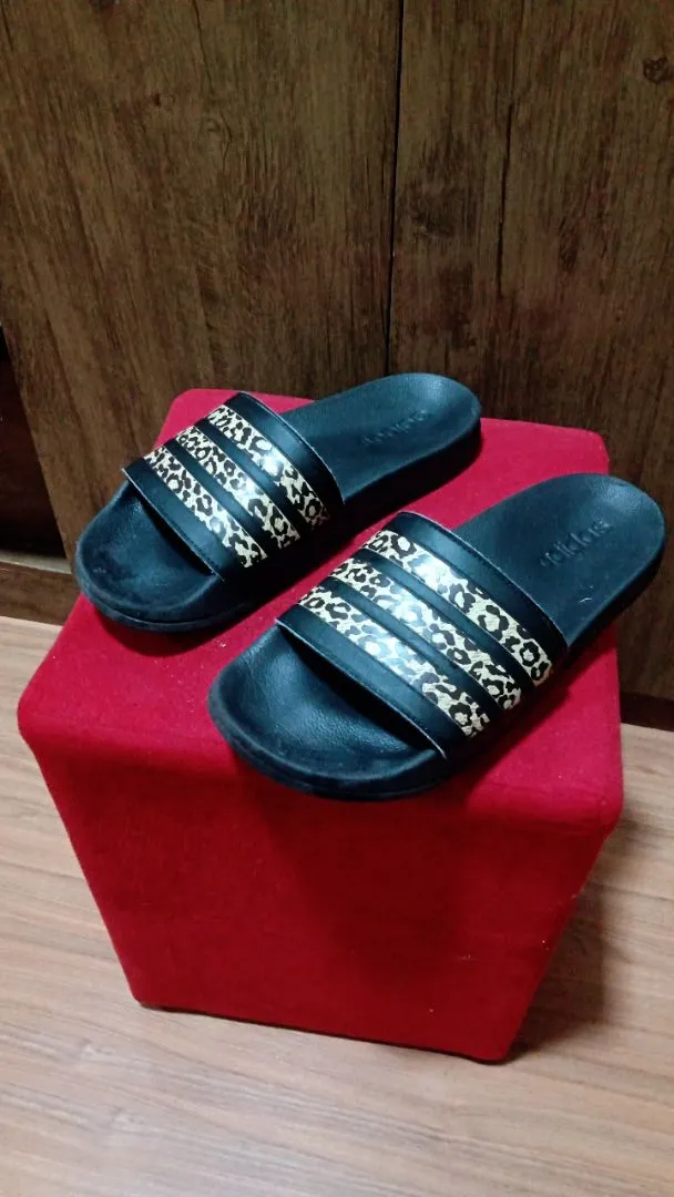 Chinelo Adidas original tamanho 40/41