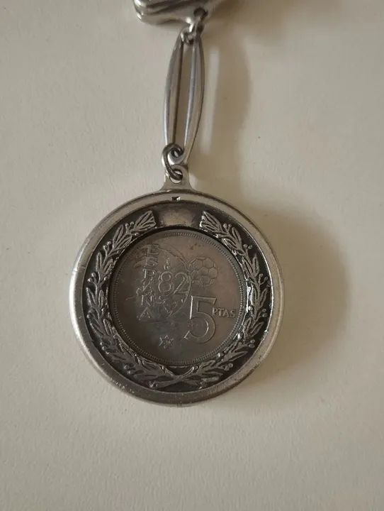 Chaveiro 5 Pesetas - Copa do Mundo FIFA de 1982 (Espanha) - Foto 3