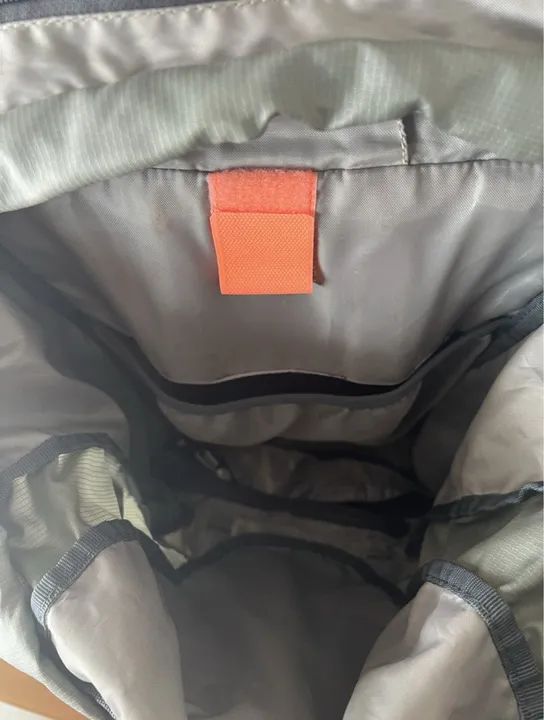 Mochila Deuter Cinza - Montanhismo E Mochilão (Usado) - Foto 4